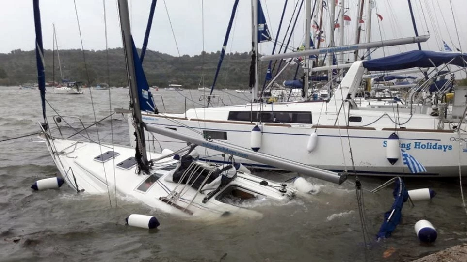 Ο κυκλώνας Ζορμπάς βύθισε 14 σκάφη στην Καλαμάτα – Δεκάδες γιοτ υπέστησαν ζημιές